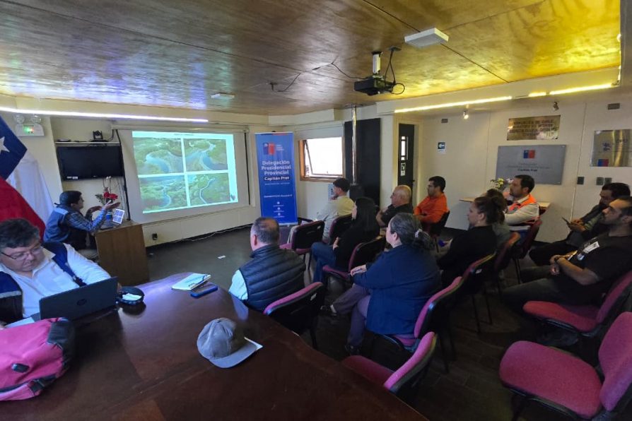 DOH realiza charla informativa sobre avance de obras de limpieza y despeje del río Cochrane