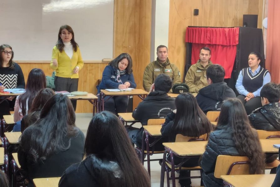 Entrega de Computadores del Programa Becas TIC en Cochrane