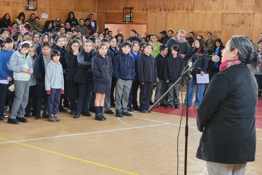 Delegada Presidencial da inicio al año escolar en la Escuela Hernán Merino Correa de Cochrane
