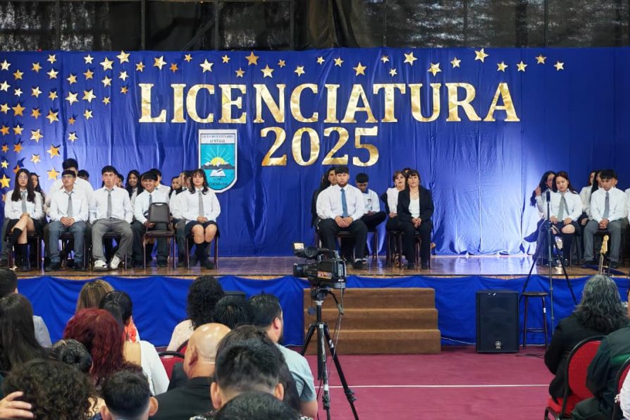 Licenciatura de Cuartos Medios – Liceo Bicentenario Austral Lord Cochrane