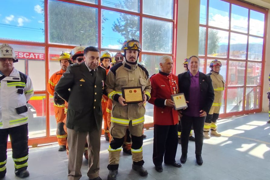 COMUNIDAD PROVINCIAL CONMEMORÓ CON EMOCIÓN Y ORGULLO EL 45° ANIVERSARIO DEL CUERPO DE BOMBEROS DE COCHRANE